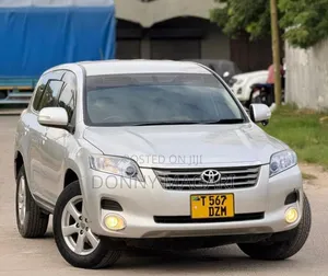 Toyota Vanguard 2010 Silver