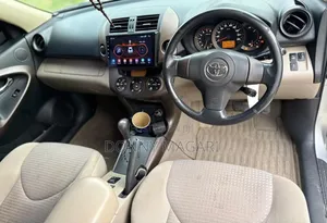 Toyota Vanguard 2010 Silver