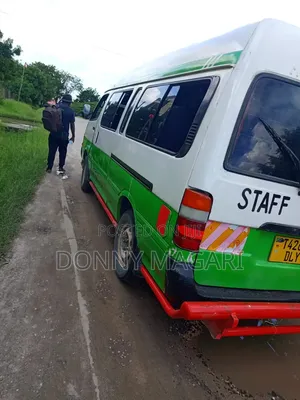 Toyota HiAce 2002 White