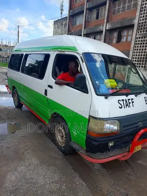 Toyota HiAce 2002 White