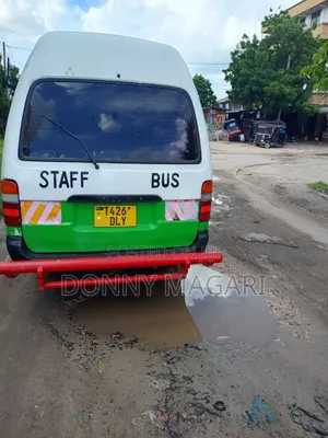 Toyota HiAce 2002 White