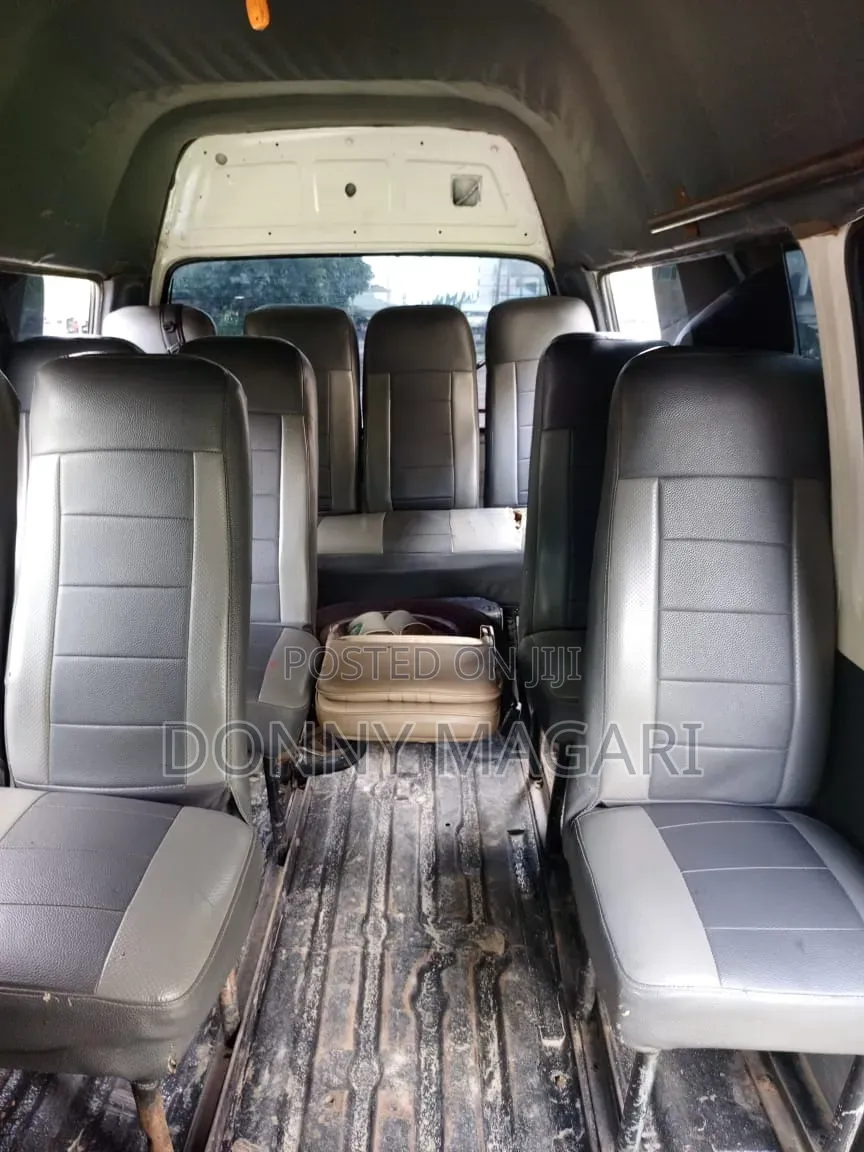 Toyota HiAce 2002 White