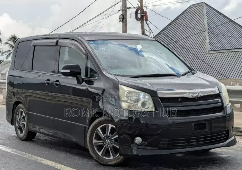 Toyota Noah 2.0 143hp AWD (8 Seater) 2008 Black