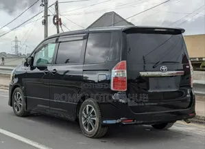 Toyota Noah 2.0 143hp AWD (8 Seater) 2008 Black