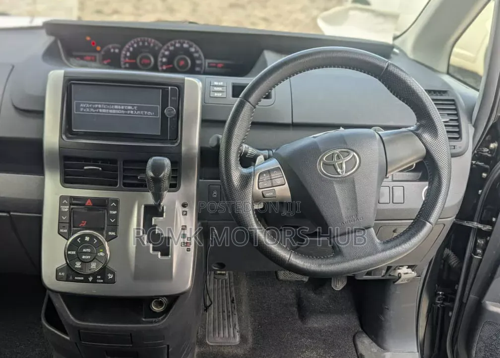 Toyota Noah 2.0 143hp AWD (8 Seater) 2008 Black