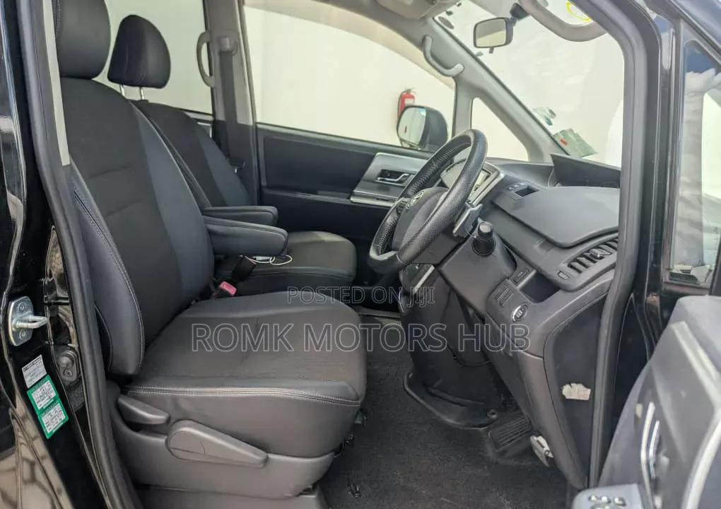 Toyota Noah 2.0 143hp AWD (8 Seater) 2008 Black