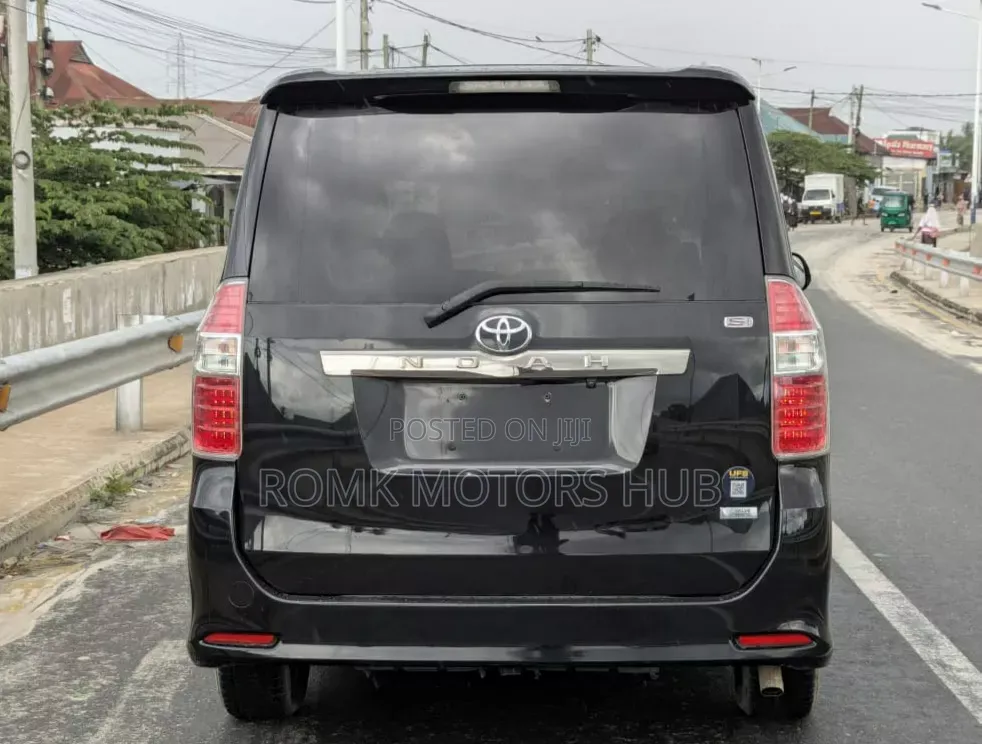 Toyota Noah 2.0 143hp AWD (8 Seater) 2008 Black