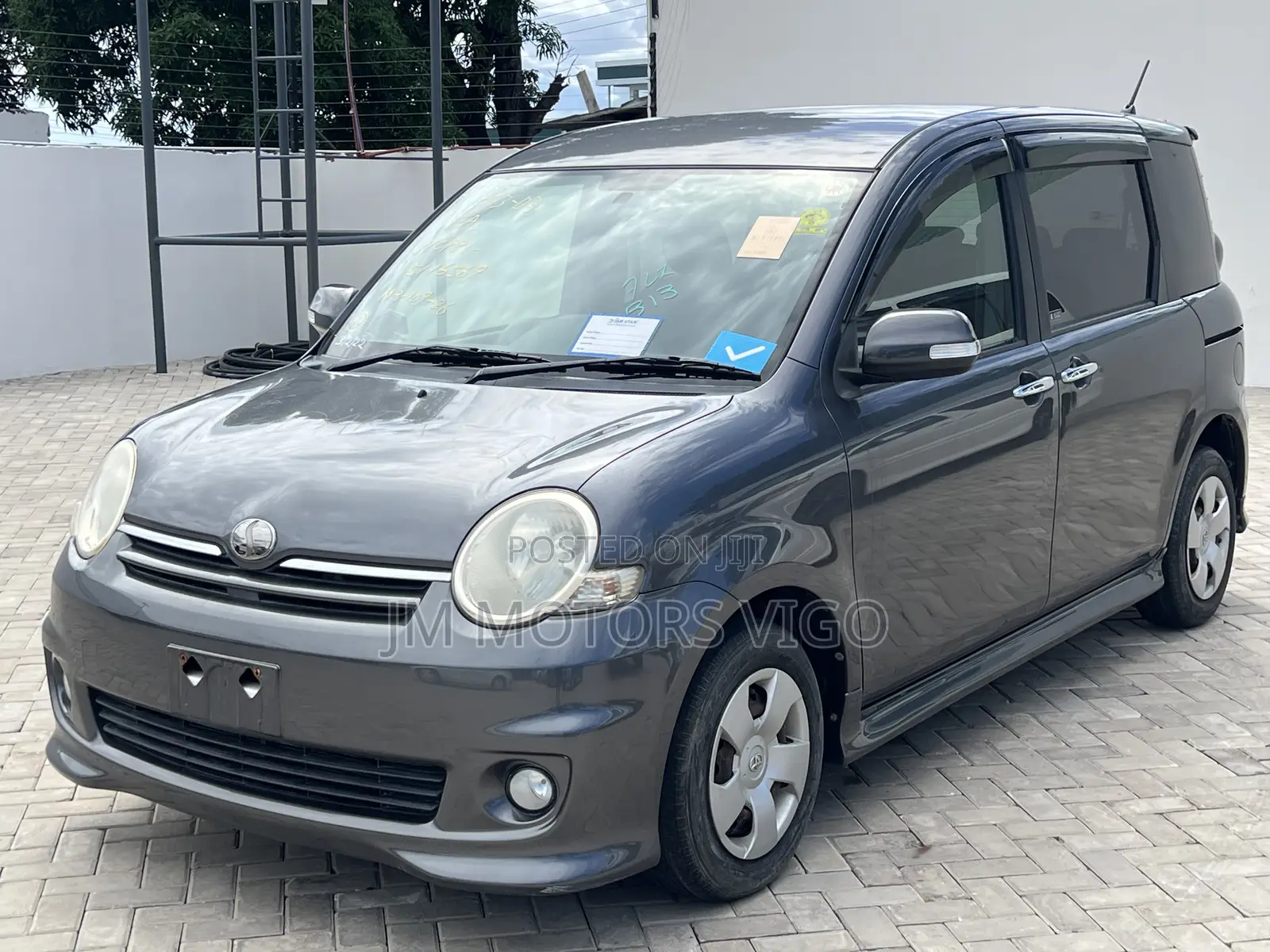 Toyota Sienta 2009 Gray