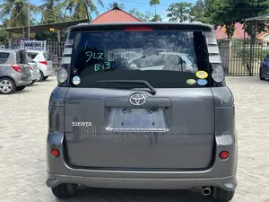 Toyota Sienta 2009 Gray