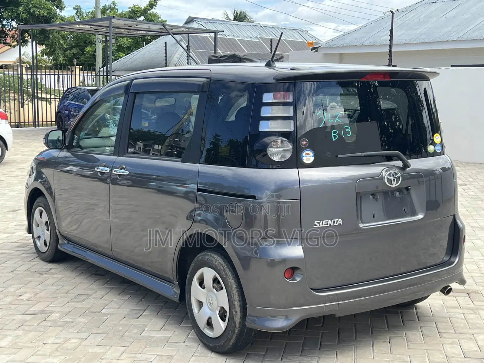Toyota Sienta 2009 Gray