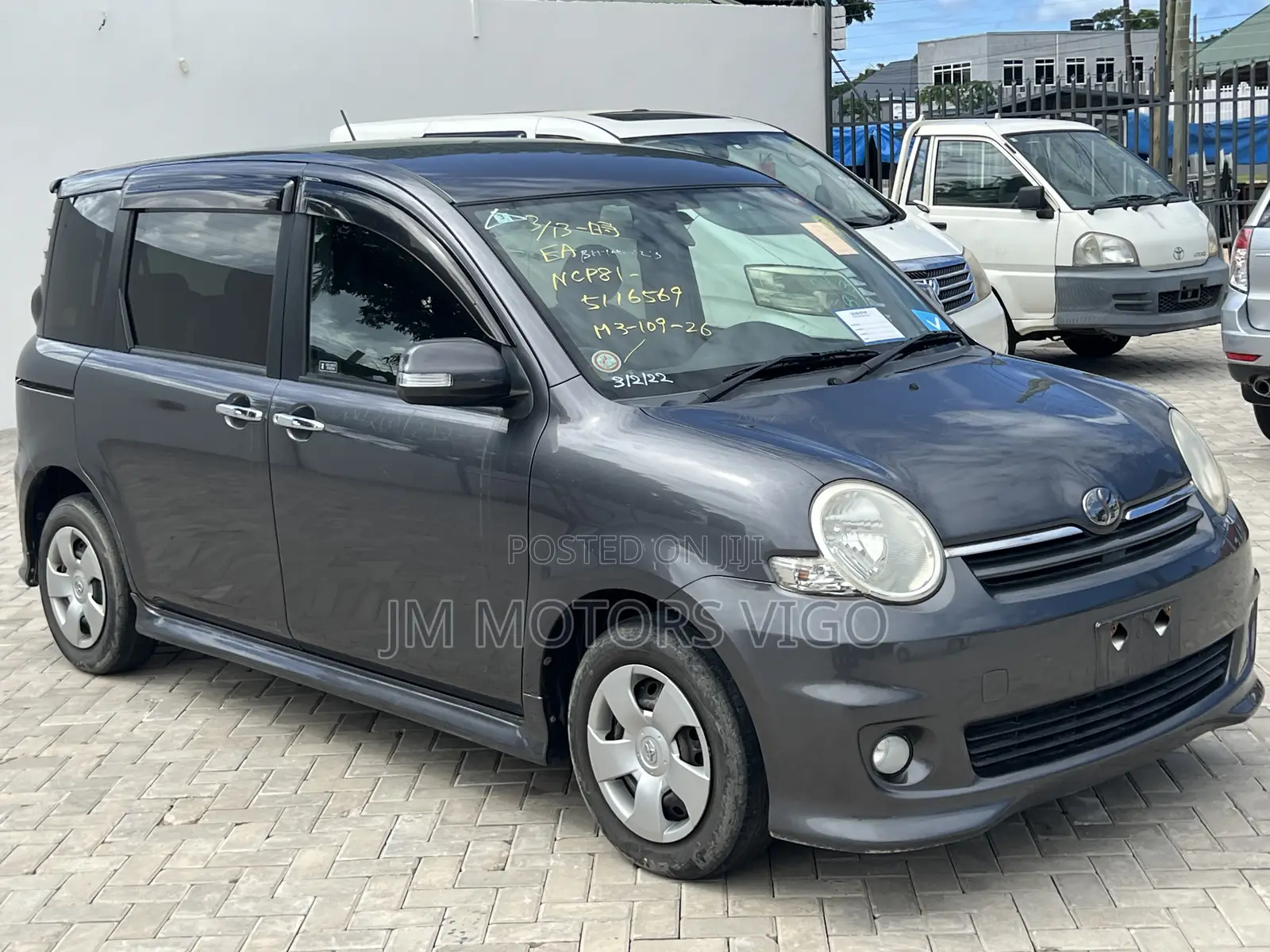 Toyota Sienta 2009 Gray