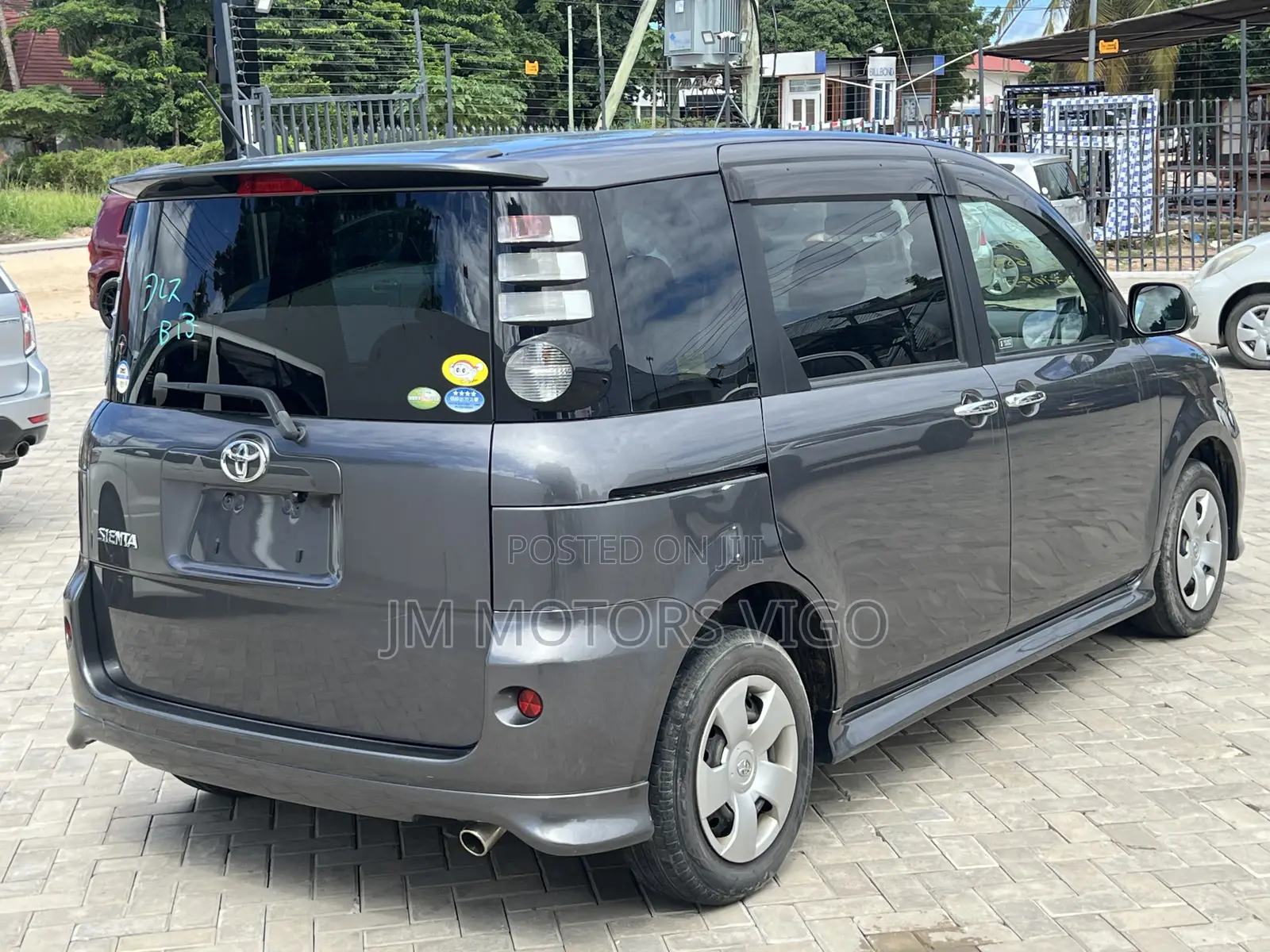 Toyota Sienta 2009 Gray