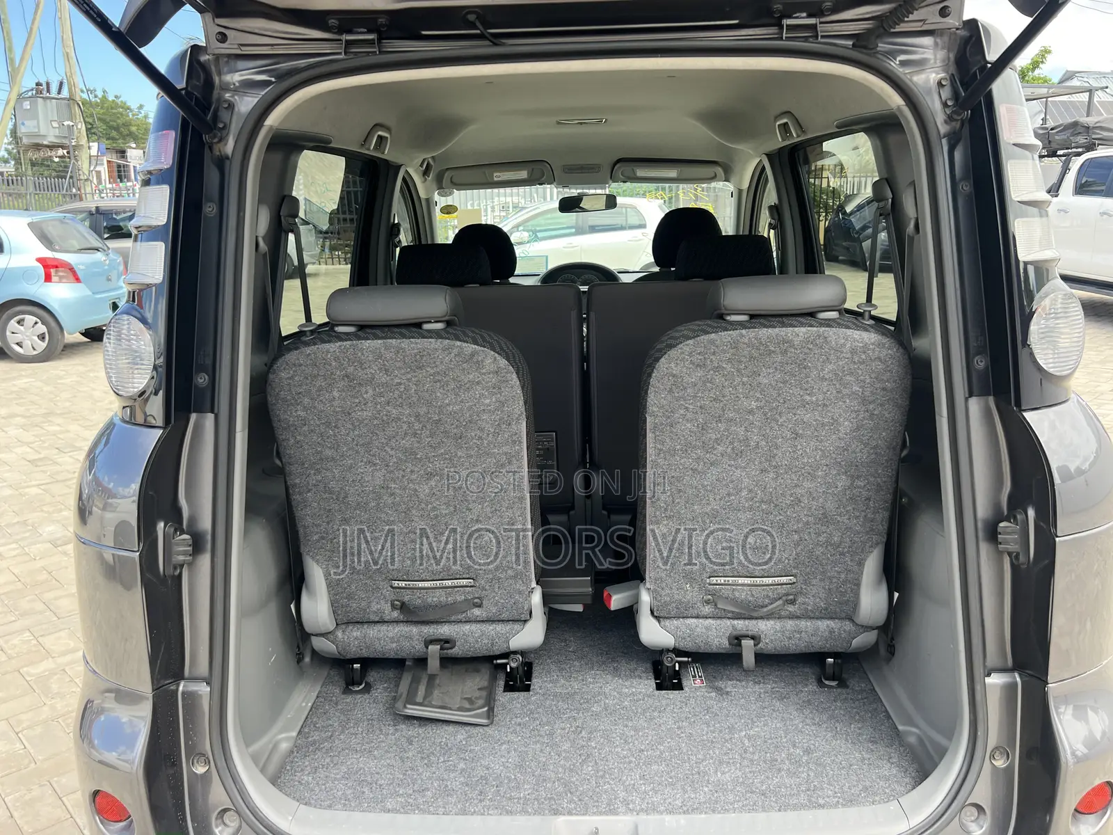 Toyota Sienta 2009 Gray