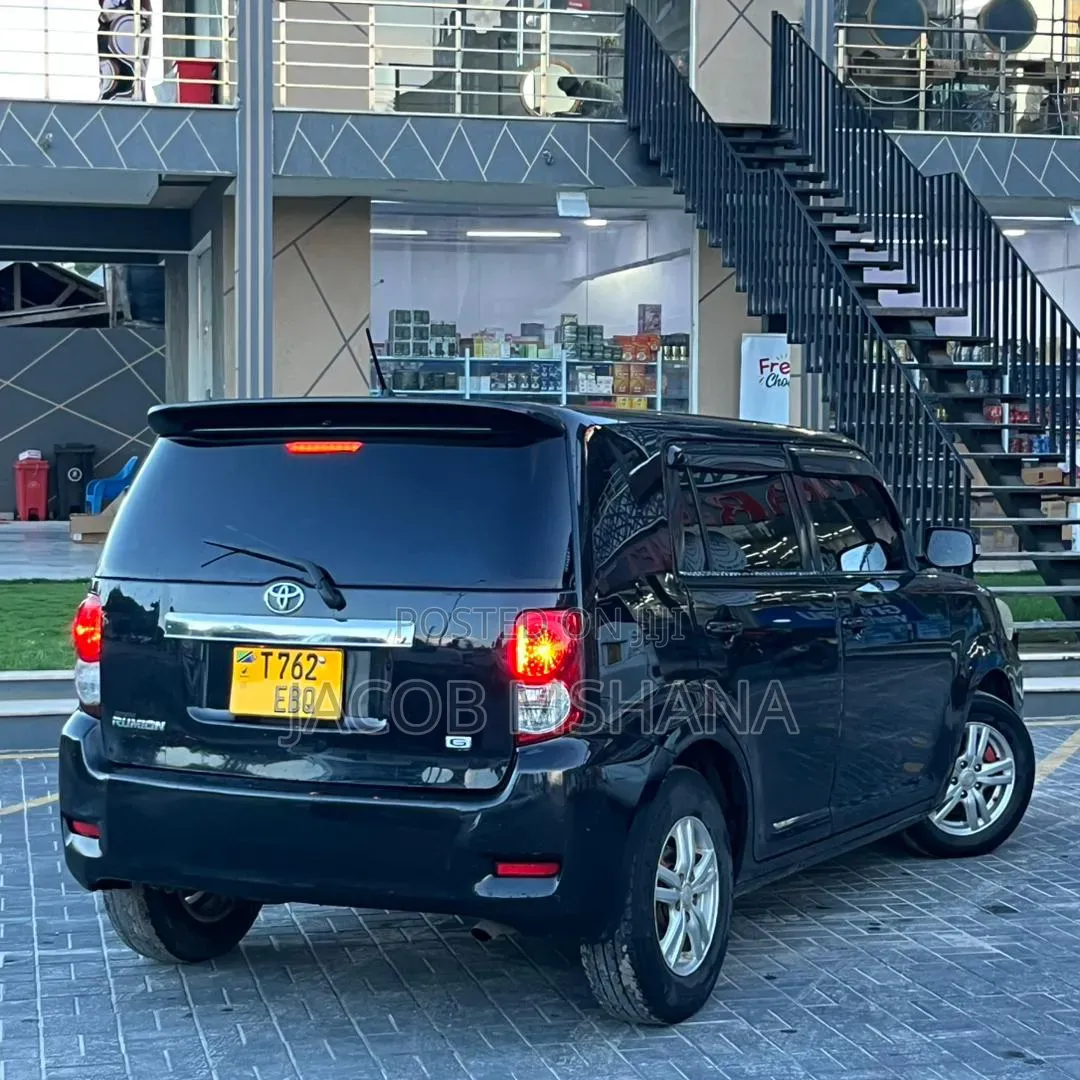 Toyota Corolla Rumion 2012 Black