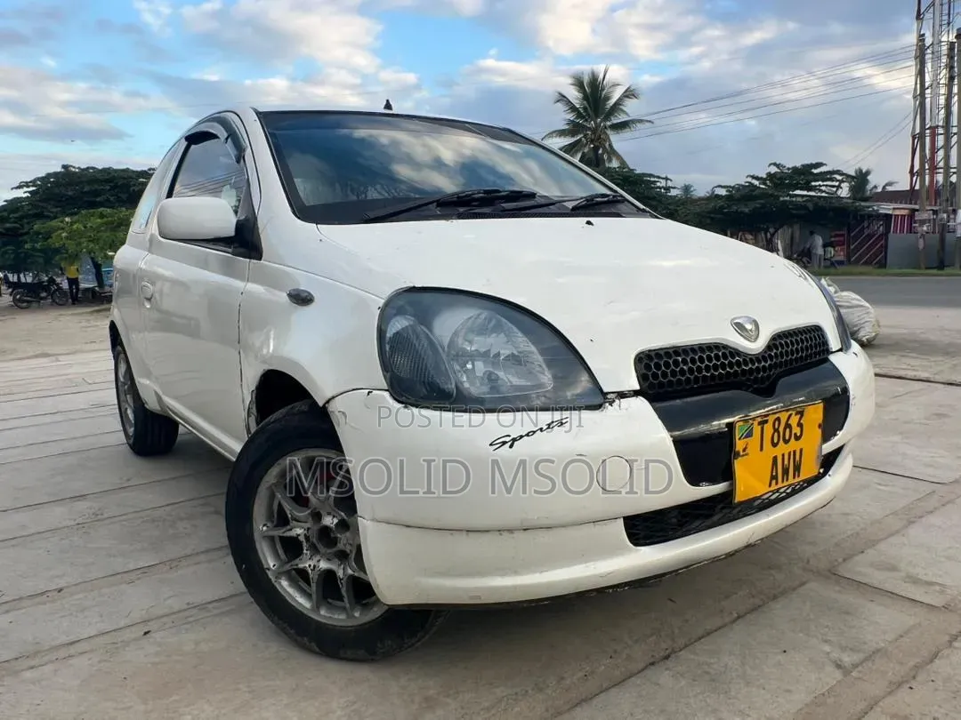 Toyota Vitz 2001 White