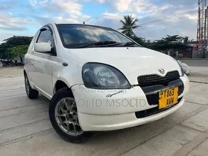 Toyota Vitz 2001 White