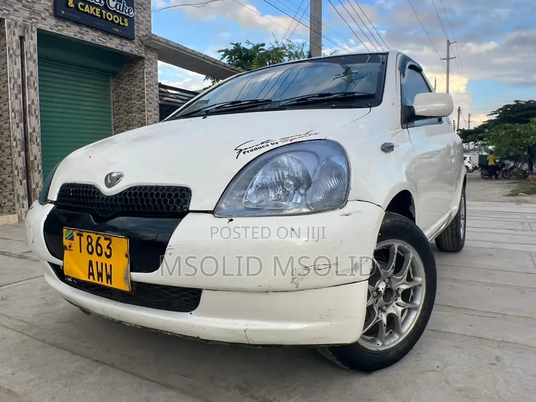 Toyota Vitz 2001 White