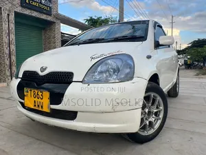 Toyota Vitz 2001 White