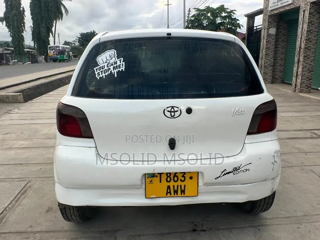 Toyota Vitz 2001 White