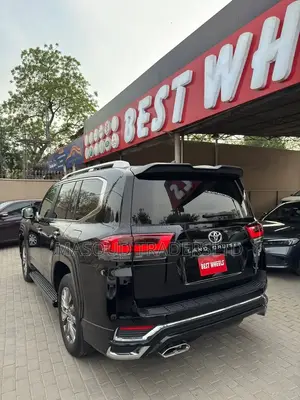 Toyota Land Cruiser LC300 2025 Black