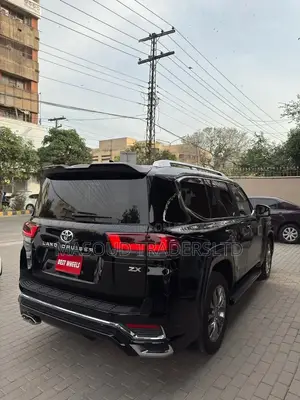 Toyota Land Cruiser LC300 2025 Black