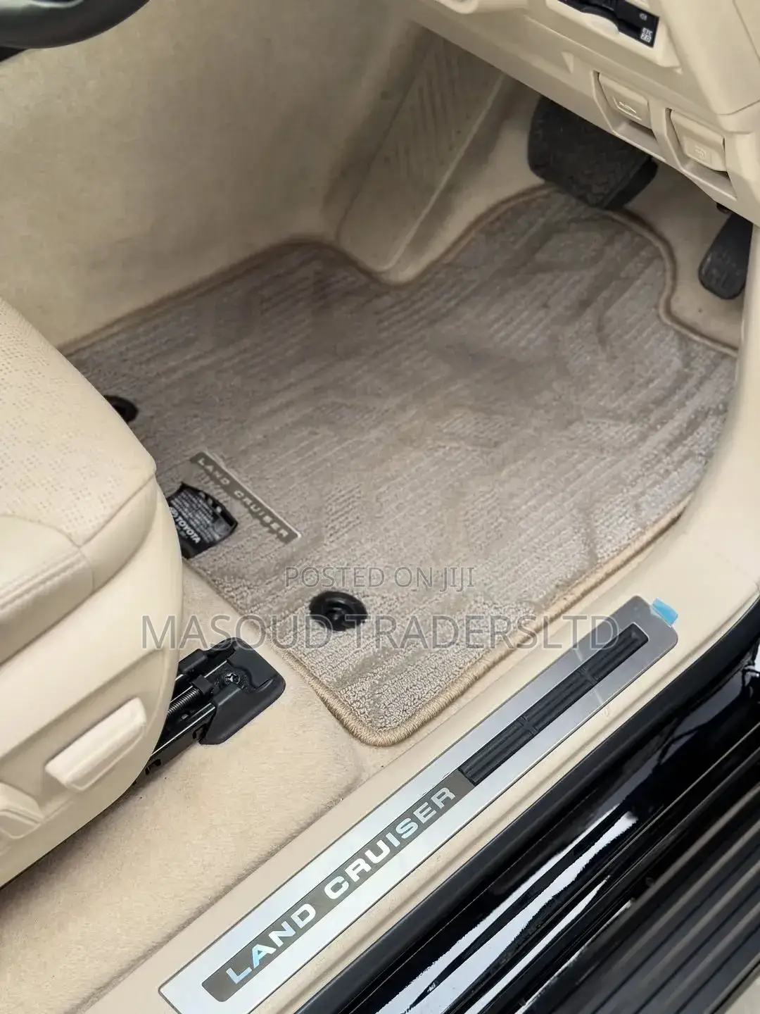 Toyota Land Cruiser LC300 2025 Black