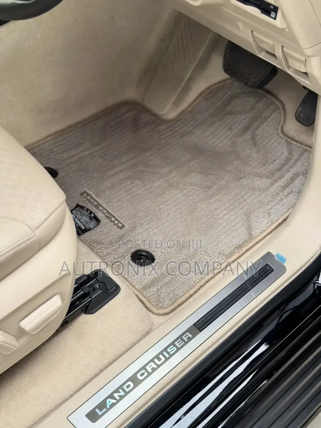 Toyota Land Cruiser LC300 2025 Black