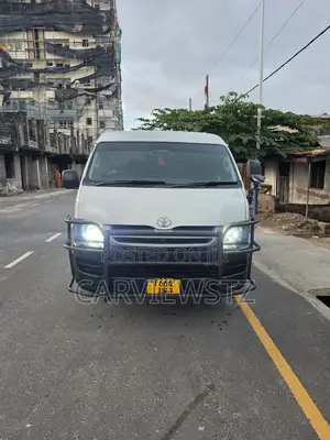 Toyota Quantum 2010 White