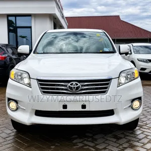 Toyota Vanguard 2011 Ivory