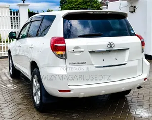 Toyota Vanguard 2011 Ivory