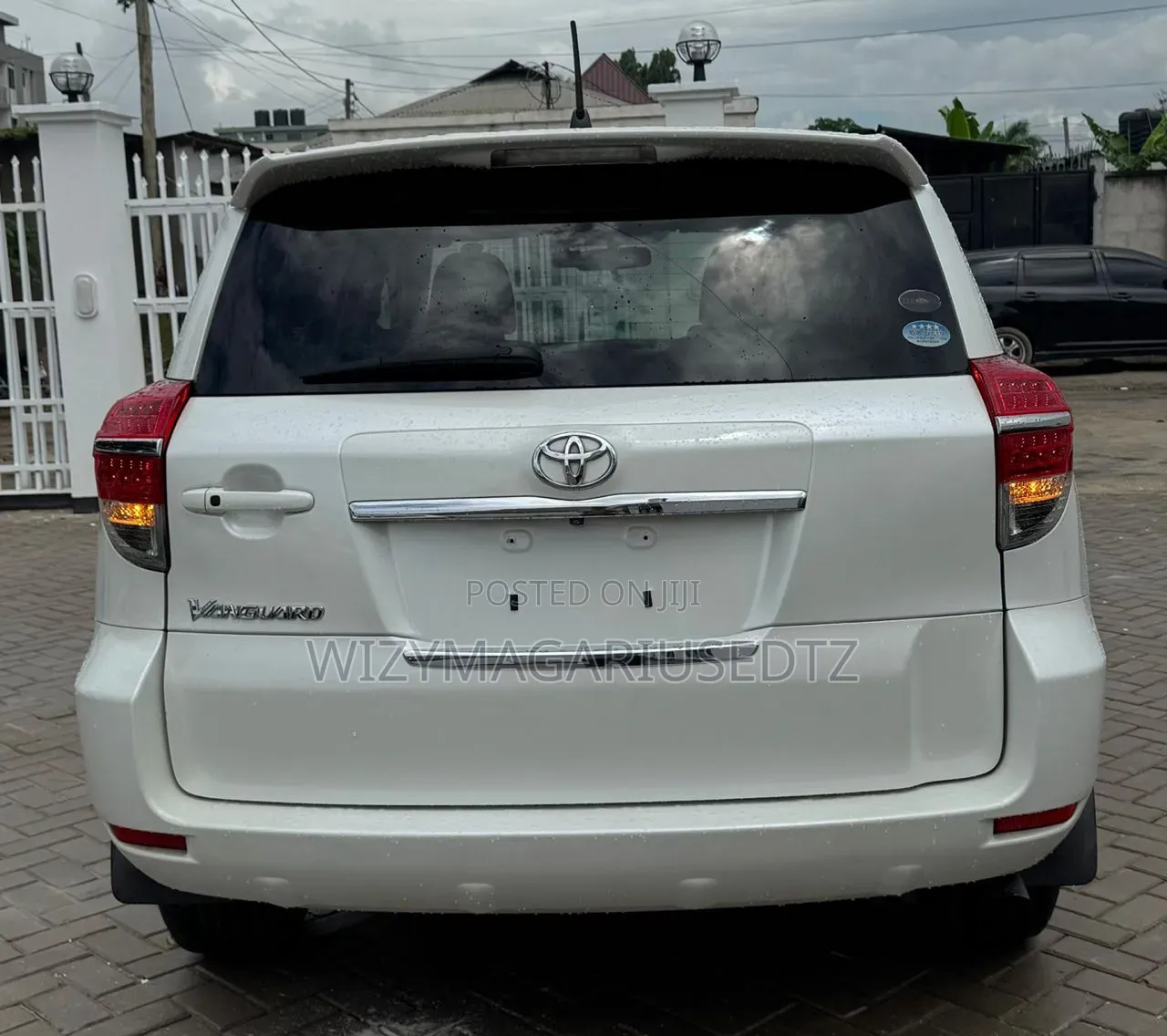 Toyota Vanguard 2011 Ivory
