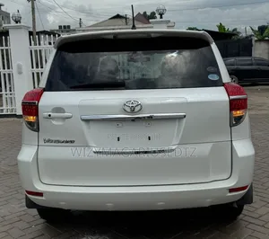 Toyota Vanguard 2011 Ivory