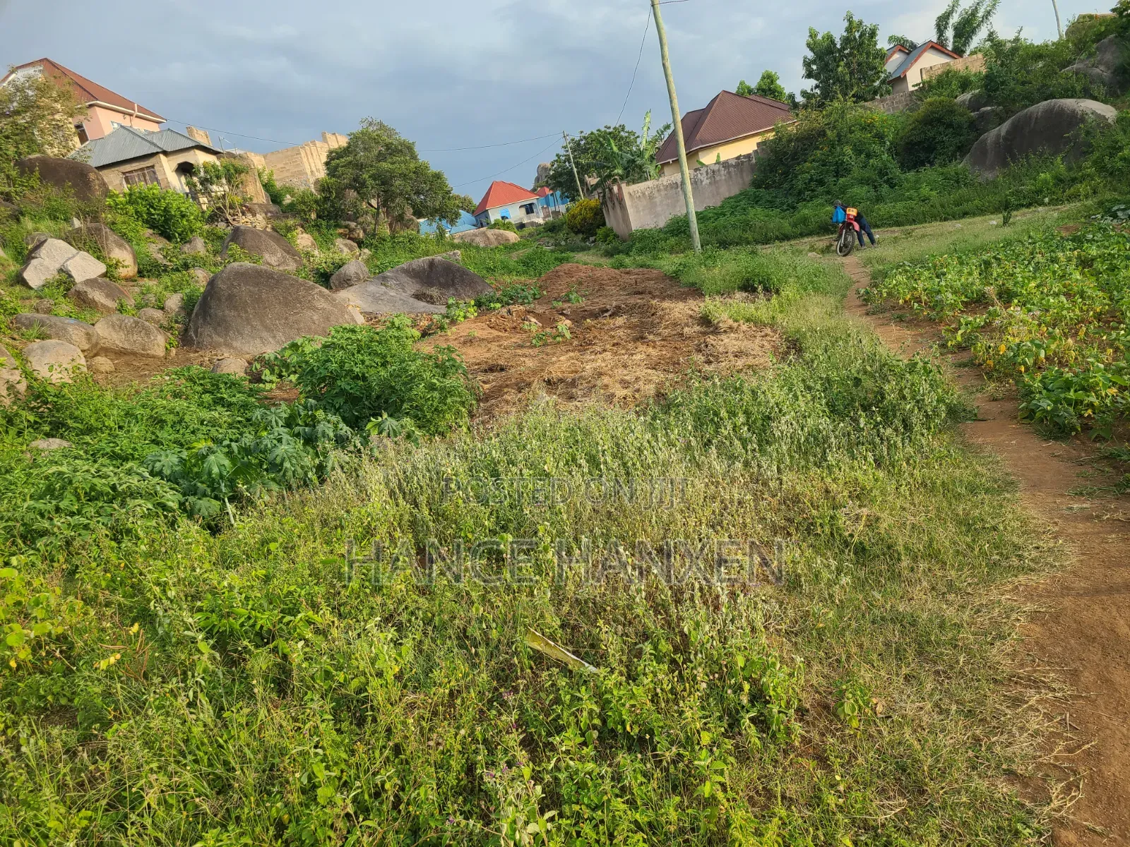 Kiwanja Kinauzwa Majengo Mwanza