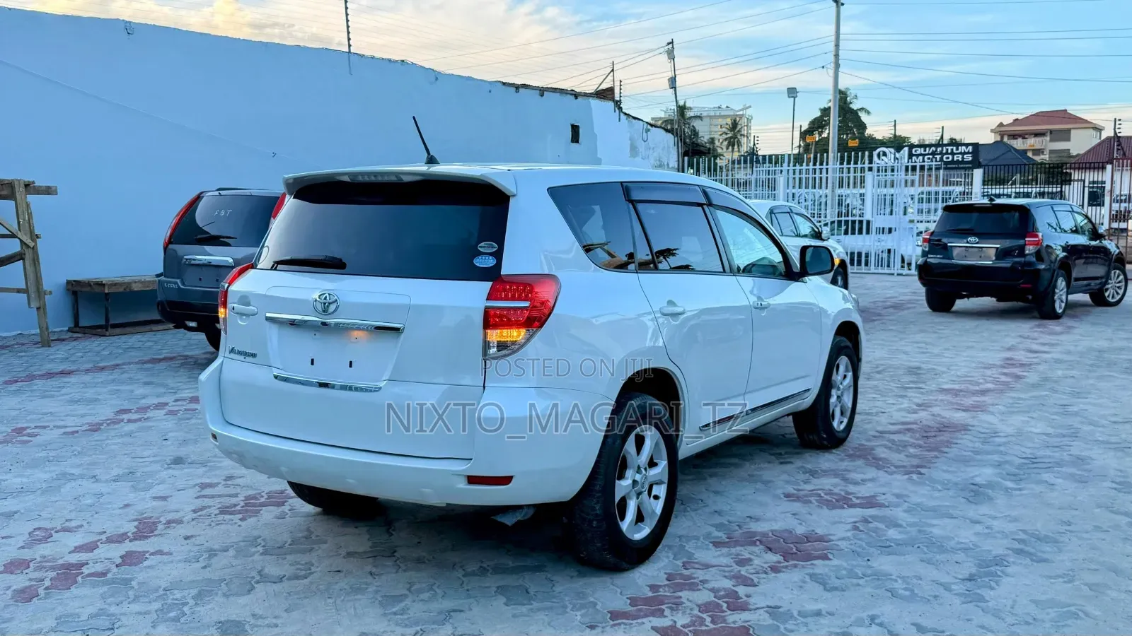 Toyota Vanguard 2010 White