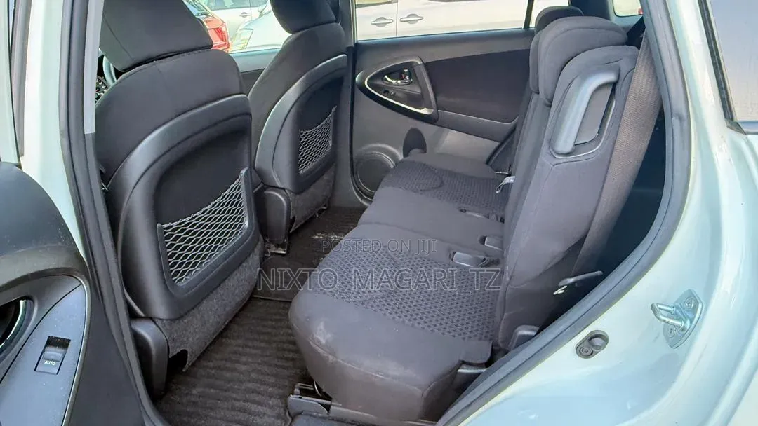Toyota Vanguard 2010 White