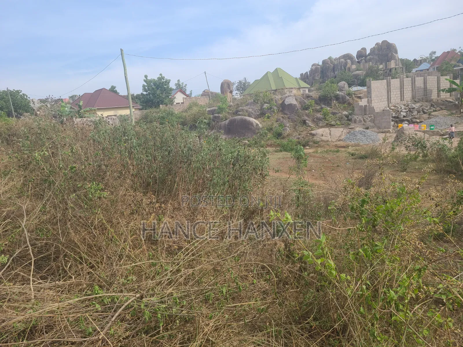 Kiwanja Kinauzwa Majengo Mwanza