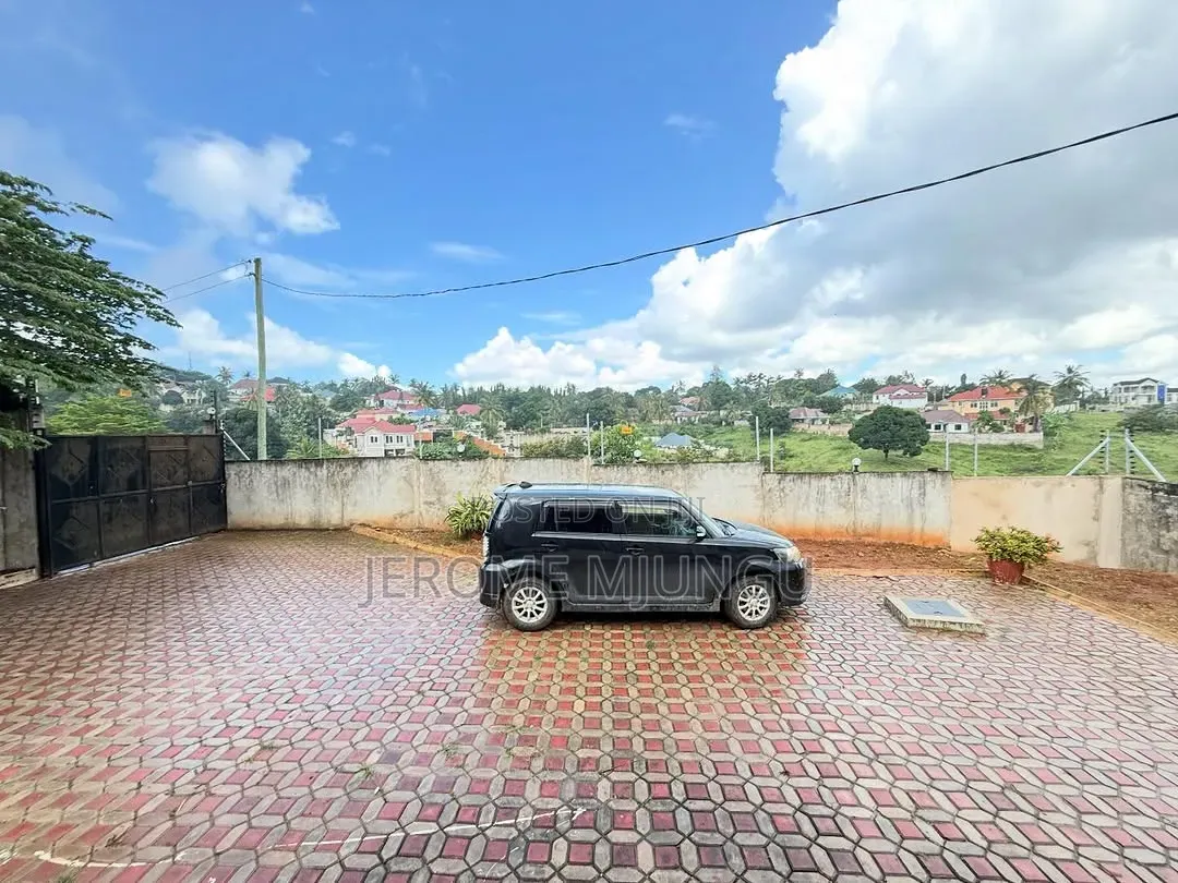 3bdrm House in Mbezi for rent
