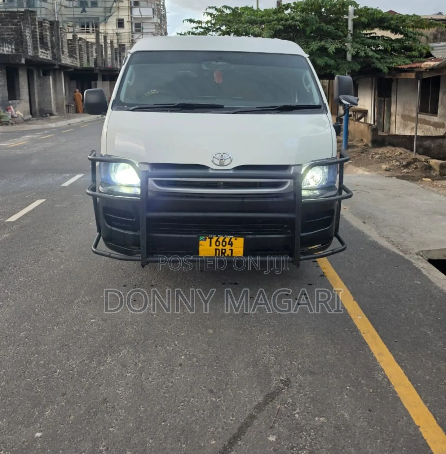 Toyota HiAce 2006 White