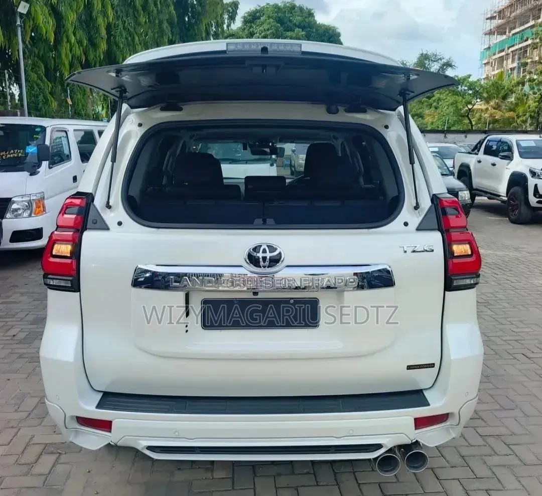 Toyota Land Cruiser Prado 2.8 2018 Off white