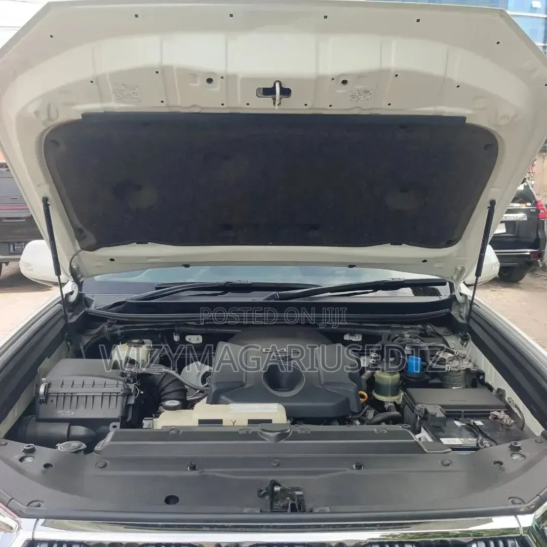 Toyota Land Cruiser Prado 2.8 2018 Off white