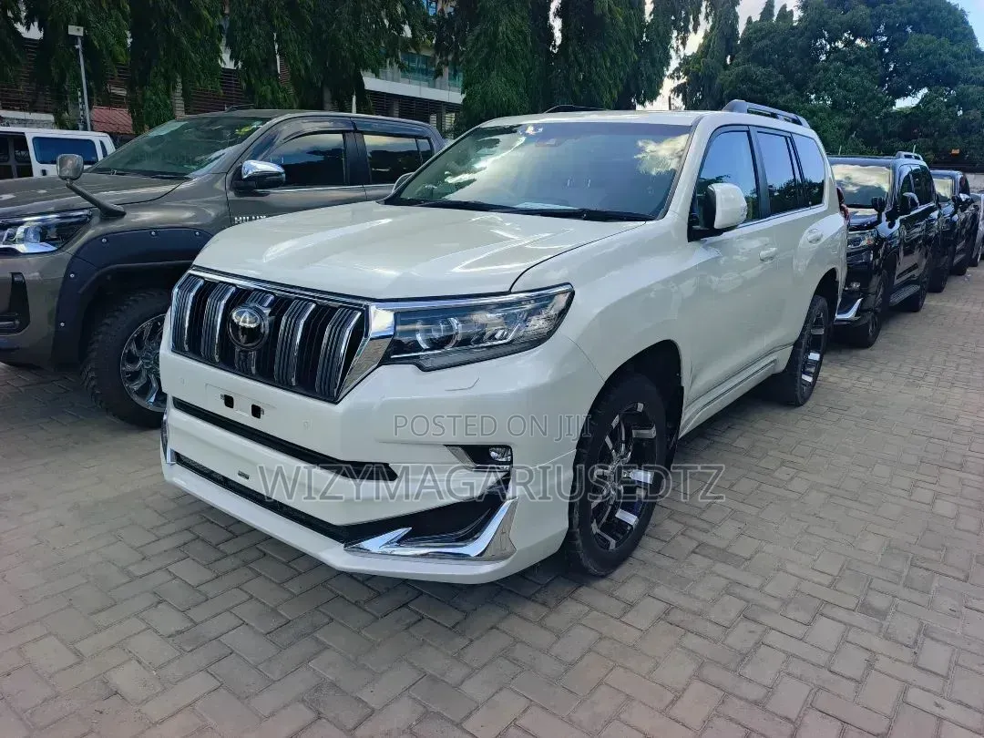 Toyota Land Cruiser Prado 2.8 2022 White