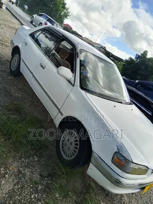 Toyota Corolla 2000 White