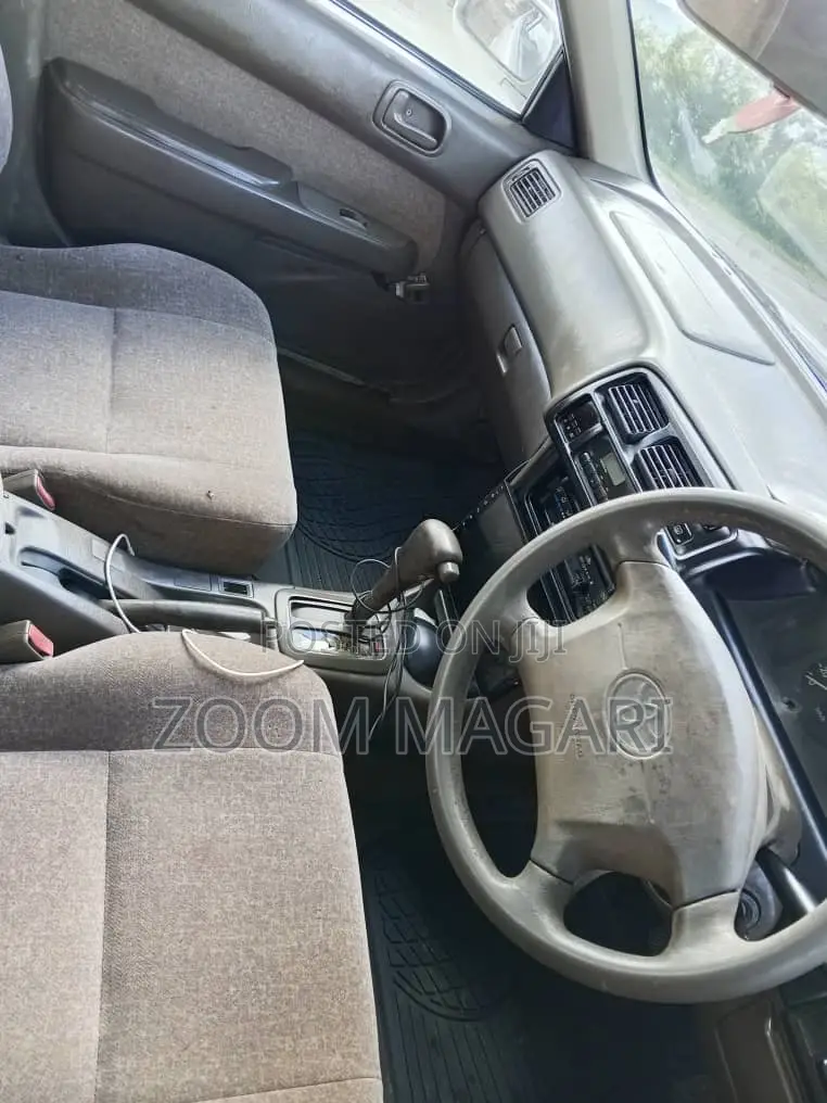 Toyota Corolla 2000 White
