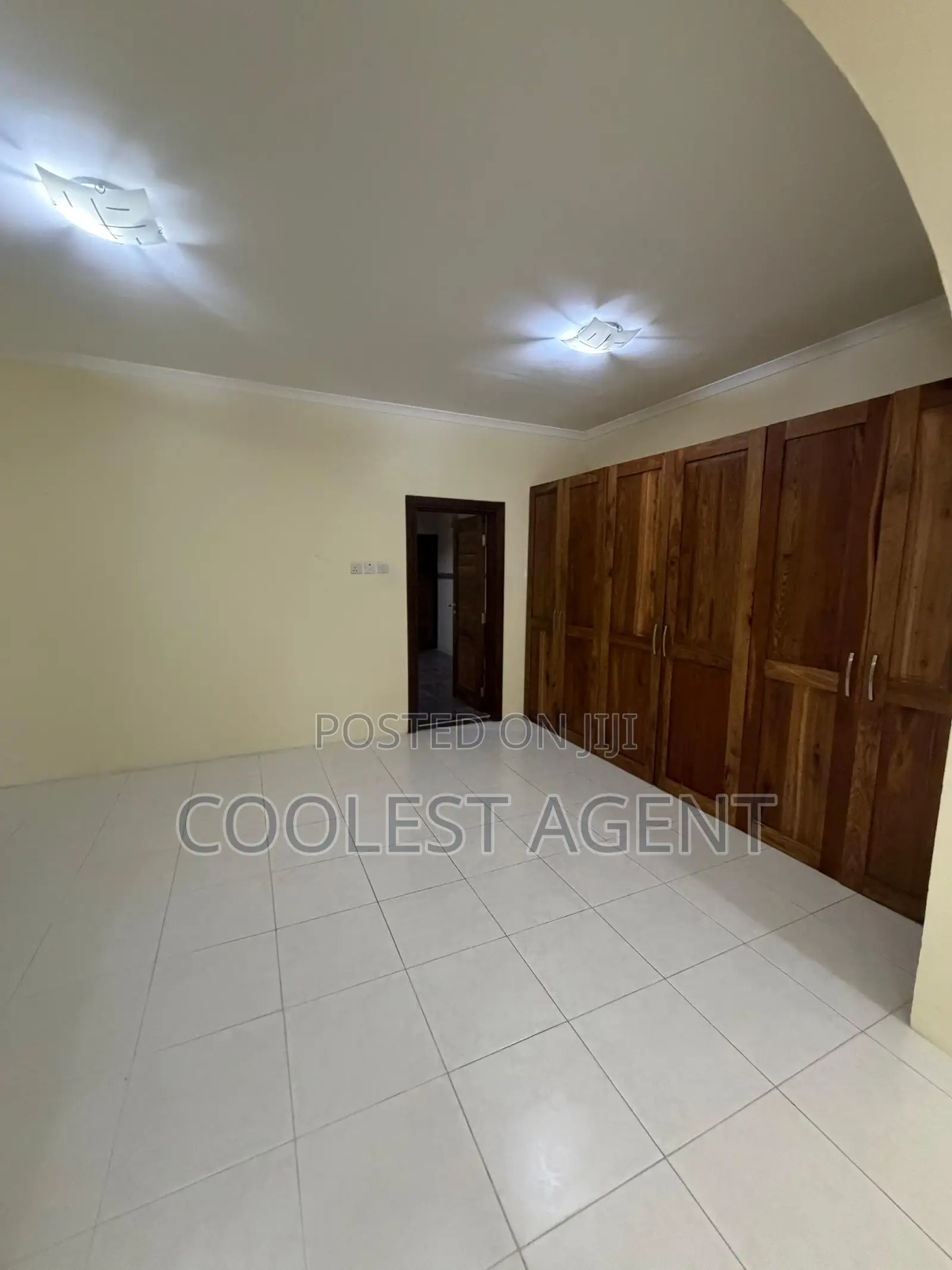 5bdrm Bungalow in Coolest Estate for rent