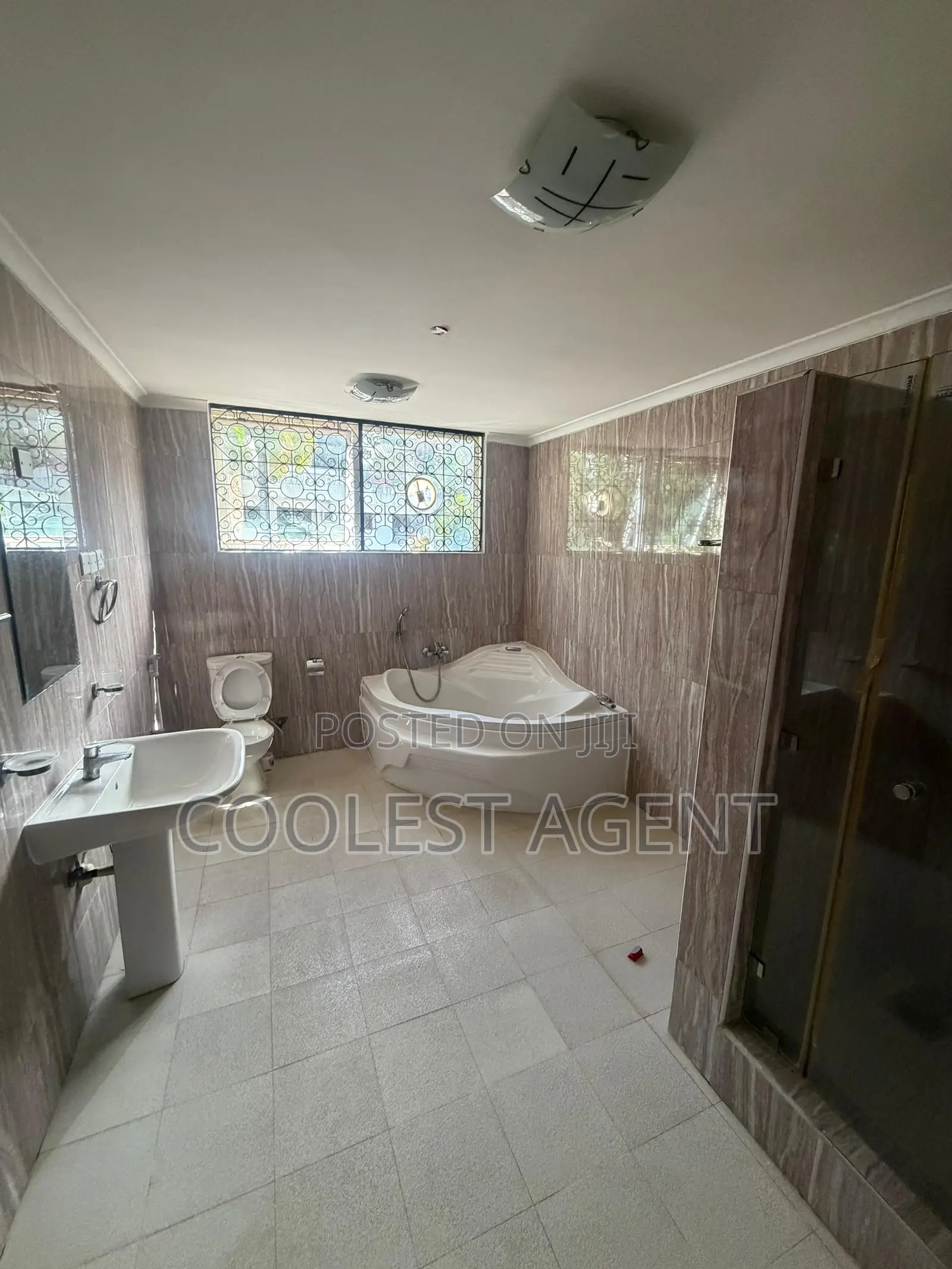 5bdrm Bungalow in Coolest Estate for rent