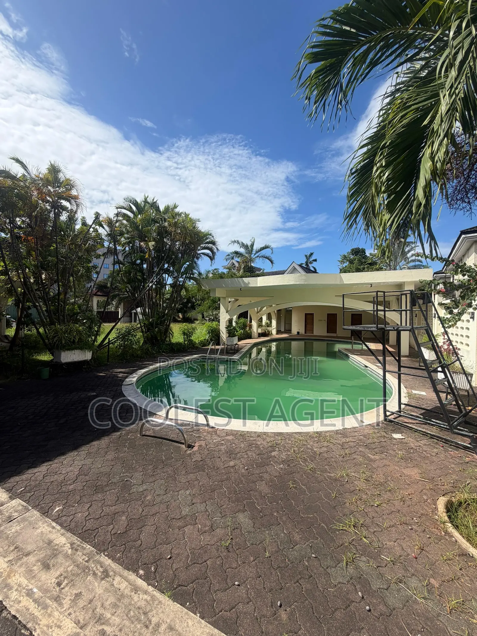 5bdrm Bungalow in Coolest Estate for rent