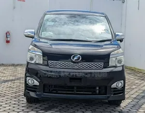 Toyota Noah 2.0 143hp AWD (7 Seater) 2013 Black