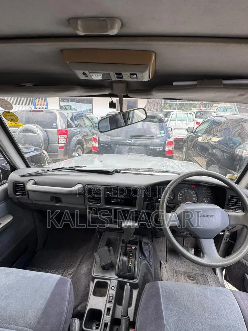 Toyota Land Cruiser Prado 2005 Gray