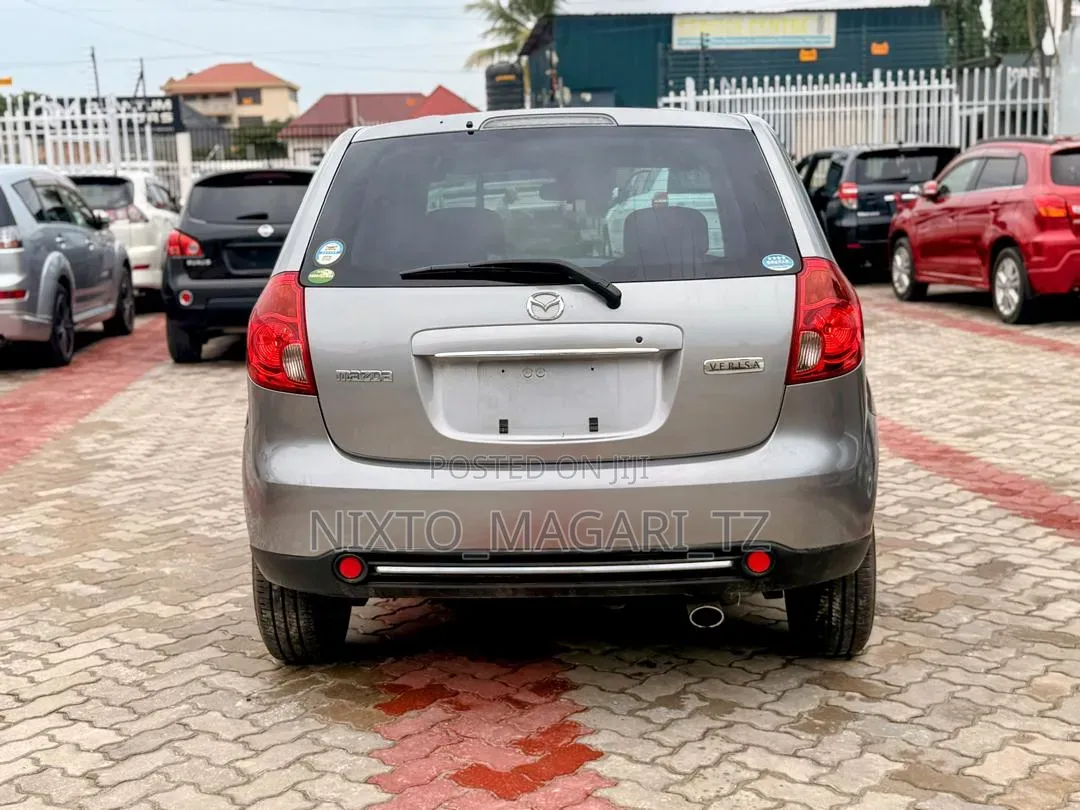 Mazda Verisa 2011 Silver