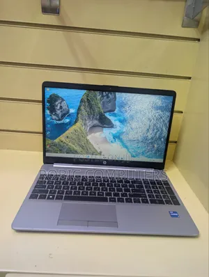 Laptop HP 250 G10 16GB Intel Core i7 SSD 512GB